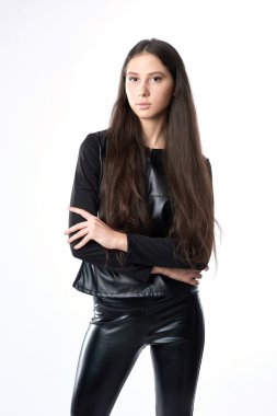 Moda kız model stüdyoda poz