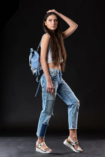 Dziewczyna modelka pozowanie Studio — Zdjęcie stockowe