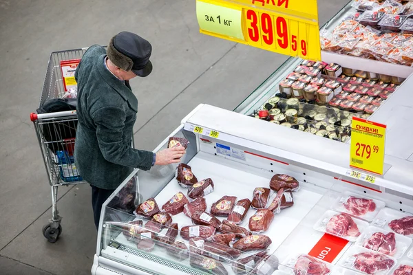 Russia, Omsk - January 22, 2015: Supermarket big store — стокове фото