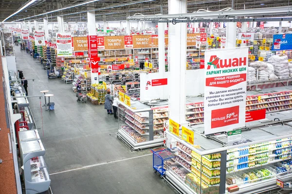 Russia, Omsk - January 22, 2015: Supermarket big store — Zdjęcie stockowe