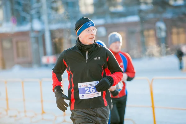 ОМСК, РОССИЯ - 7 ЯНВАРЯ 2015: Рождественский Сибирский международный марафон — стоковое фото