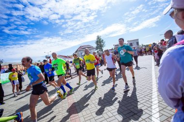 Omsk, Rusya - 24 Mayıs 2015: Yıllık yaz maraton