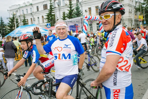 Omsk, Російська Федерація - 6 червня 2015: Марафон Велоспорт в Омську — стокове фото
