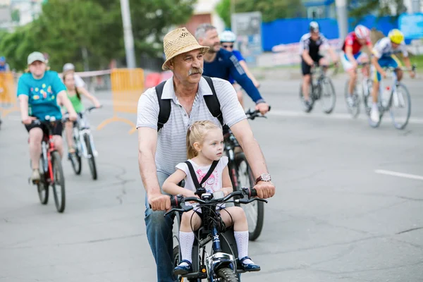Omsk, Російська Федерація - 6 червня 2015: Велосипед марафону в Омську — стокове фото