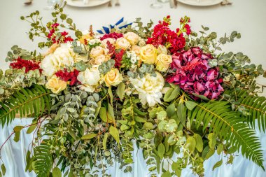 Düğün masa güzel çiçek dekorasyon