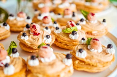 Tatlı kek berry ile sette