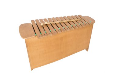 Ksilofon ve beyaz arka planda iki tokmak.