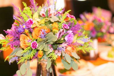 İnanılmaz renkli çiçek buketi portre