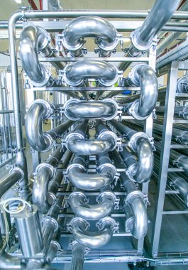 Süt ürünleri-gıda fabrikasında boruları