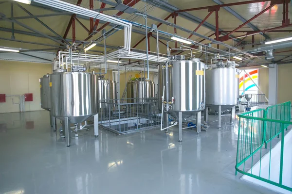 Tank fabrikası'nda sıvı ile