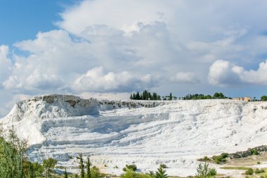 beyaz travertin kaya manzaralı Pamukkale