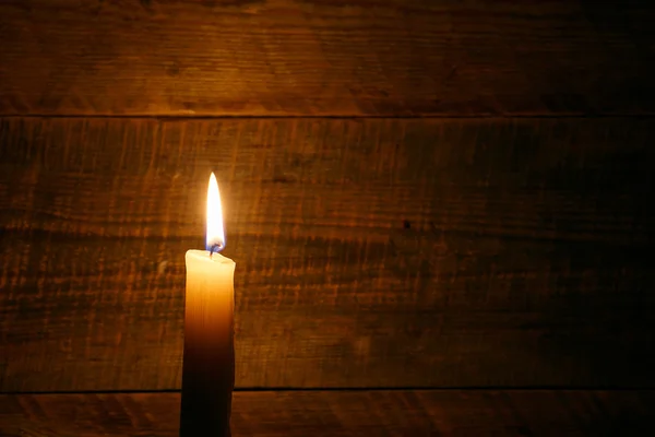 Κερί σε παλαιά ξύλινα φόντο — Φωτογραφία Αρχείου