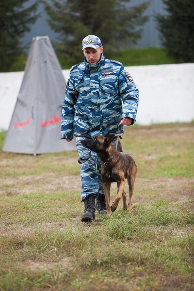 Омск, Россия - 22 августа 2014 г.: Собачий центр — стоковое фото