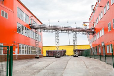 İki bina arasında köprü Aktarım