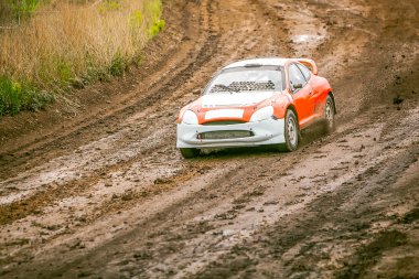 Omsk, Rusya - 22 Haziran 2014: Ralli arabası duman