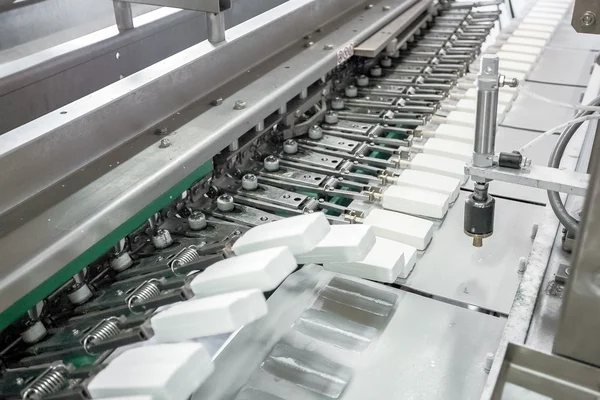 Production of ice-cream at factory — Stock Photo, Image