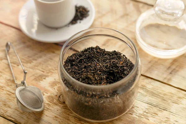 Set de té en la mesa de madera en la mañana soleada —  Fotos de Stock