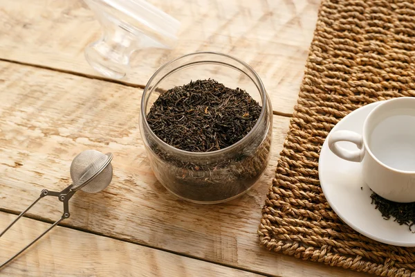 Set de té en la mesa de madera en la mañana soleada —  Fotos de Stock