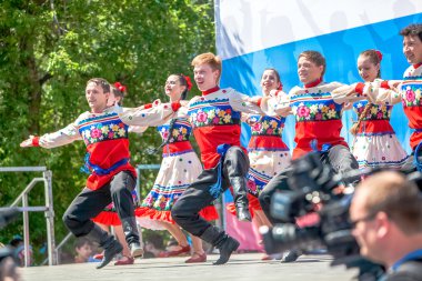 Omsk, Rusya - 12 Haziran 2015: Russiuan günü kutlama