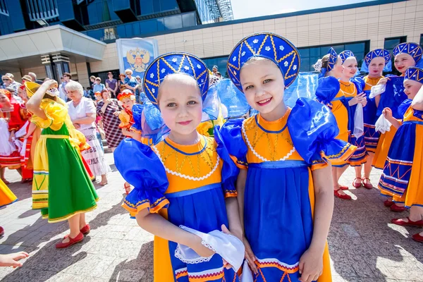 オムスク、ロシア - 2015 年 6 月 12 日: Russiuan の日のお祝い — ストック写真