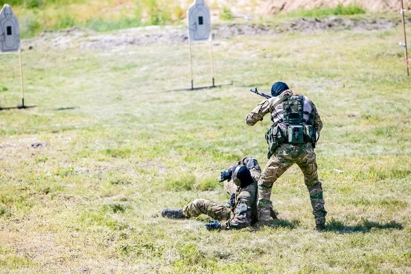 Omsk, Federacja Rosyjska - 1 lipca 2015 r.: szkolenie wojskowe — Zdjęcie stockowe
