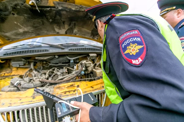 Omsk, Rusia - 10 de julio de 2015: redada policial de tráfico — Foto de Stock