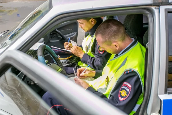 Omsk, Russia - July 10, 2015: traffic police raid — Stock Photo, Image