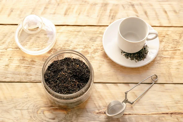 Juego de té en la mesa de madera —  Fotos de Stock