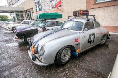 Omsk, Rusya - 11 Haziran 2013: Ralli Pekin-Paris