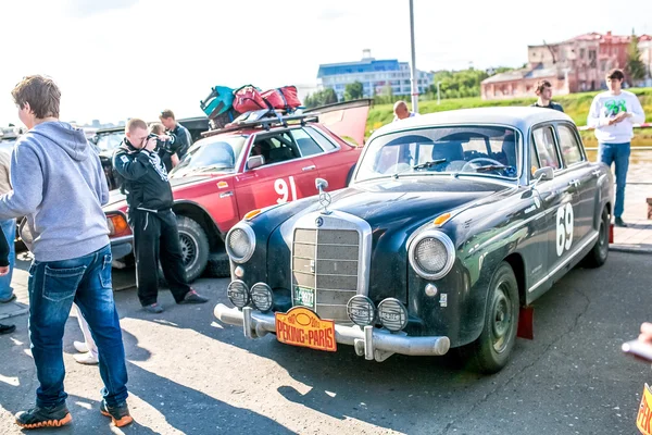 Omsk, Rusia - 11 de junio de 2013: Rally Pekín-París — Foto de Stock