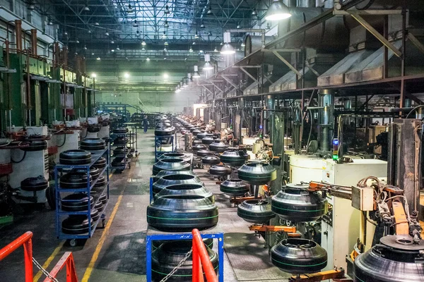 Lastik üretim makine konveyör fabrikasında