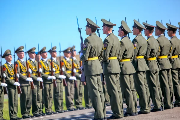 オムスク、ロシア - 2011 年 7 月 7 日: 国際軍事展 — ストック写真