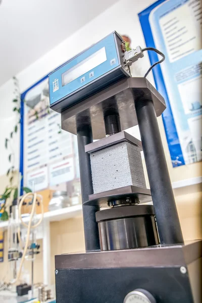 küp kırıcı test sırasında beton kalitesini kontrol