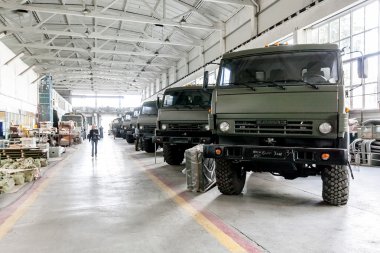 Omsk, Rusya - 16 Temmuz 2013: elektronik cihaz fabrika İrtiş