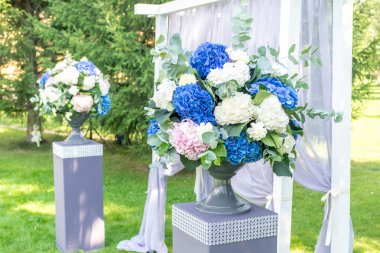 Düğün çiçek süslemeleri