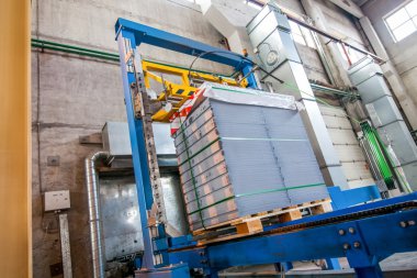 Fabrika ambalaj basamağındaki ön döküm beton kaplama yığını