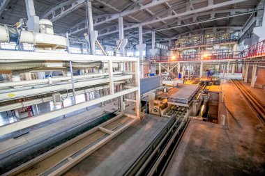 Fabrikada havalandırmalı beton bloklar üretme süreci