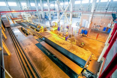 Fabrika taşıma aşamasında havalandırmalı beton blokların üretimi