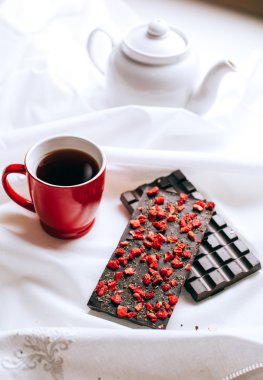 ev yapımı çikolata ve çay ile Servis Kahvaltı