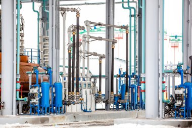 petrol rafinerisi Fabrika benzin istasyonunda
