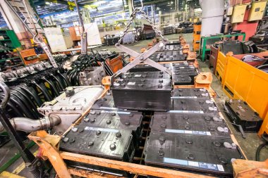 Üretim Fabrikası'nda otomobil yedek parça