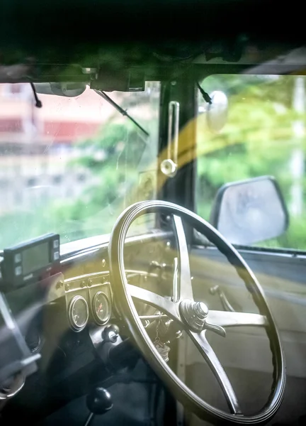 Intérieur de la vieille voiture vintage — Photo