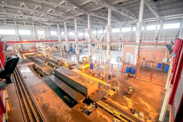 Производство газобетонных блоков на стадии обработки на заводе — стоковое фото