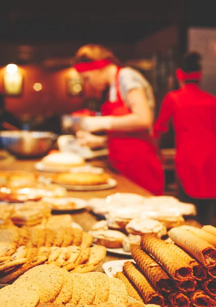 Cooking of baking in the bakery cafe — Stockfoto