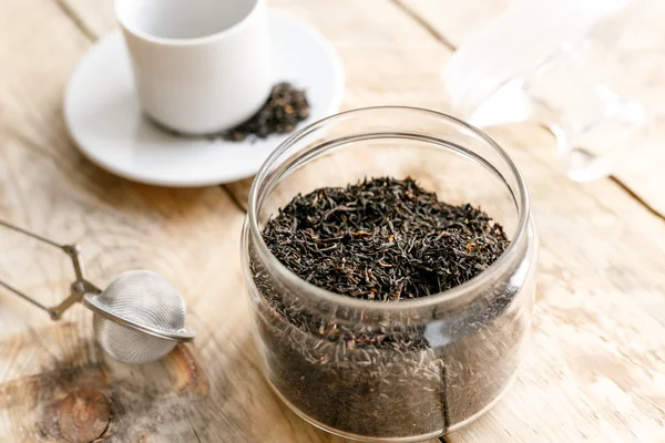 Set de té en la mesa de madera en la mañana soleada —  Fotos de Stock