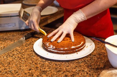 sünger kek pişirme işlemi geçerli Restoran krem