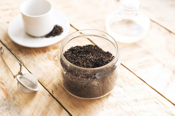 Set de té en la mesa de madera en la mañana soleada —  Fotos de Stock