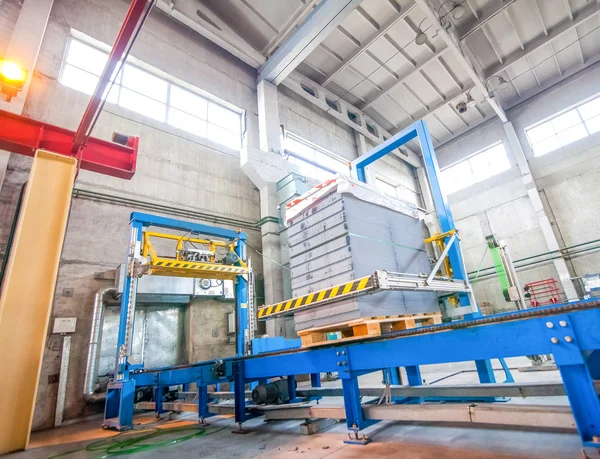 Moderne Anlagen in Fabrik zur Herstellung von Betonsteinen — Stockfoto