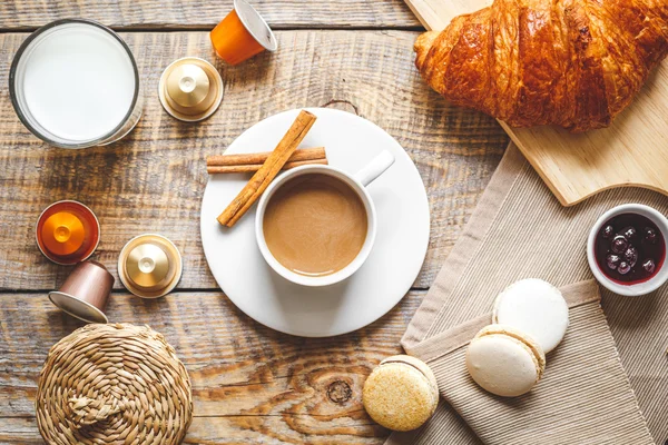 Kahvaltı evde kahve ahşap tablo