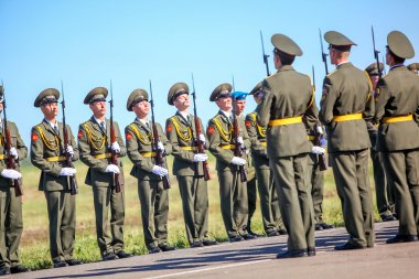 Omsk, Rusya - 07 Temmuz 2011: Uluslararası askeri sergi